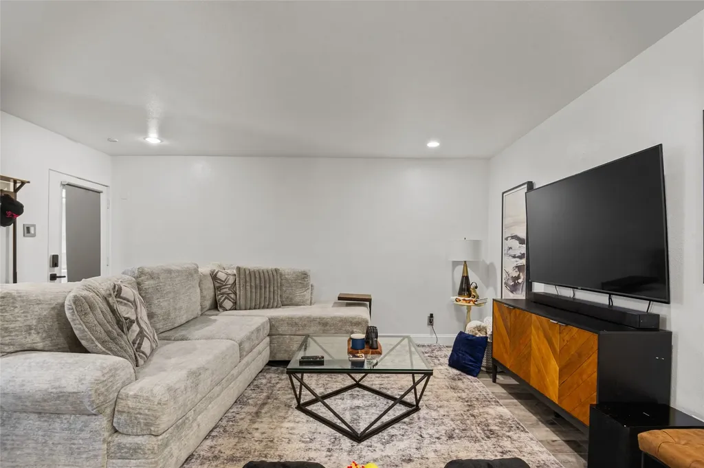 3116 Mahanna Street Dallas TX 75235