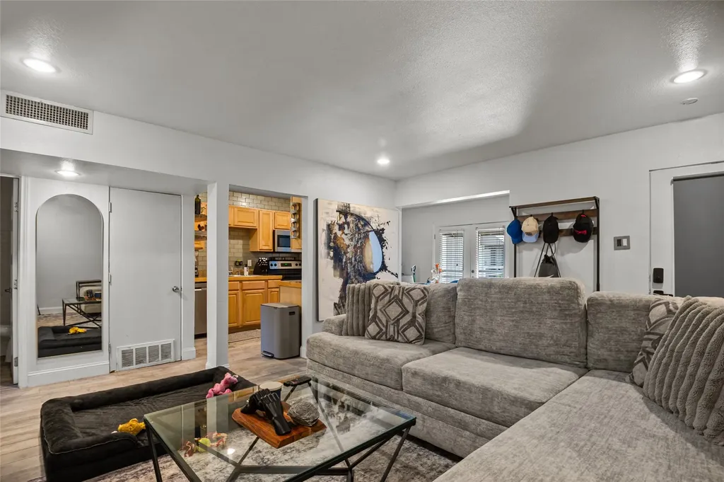 3116 Mahanna Street Dallas TX 75235