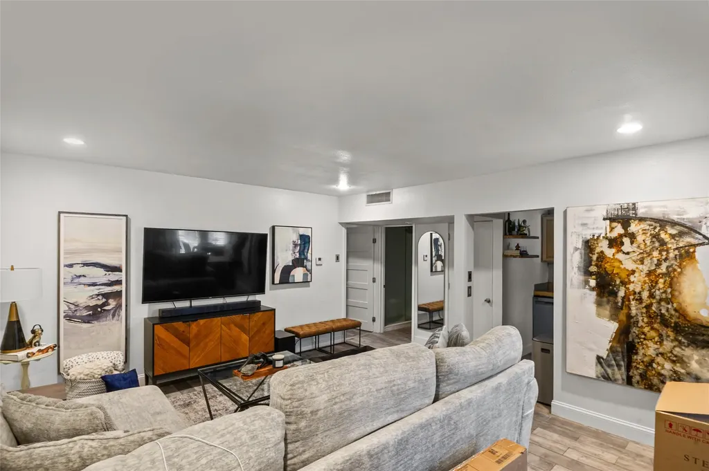3116 Mahanna Street Dallas TX 75235
