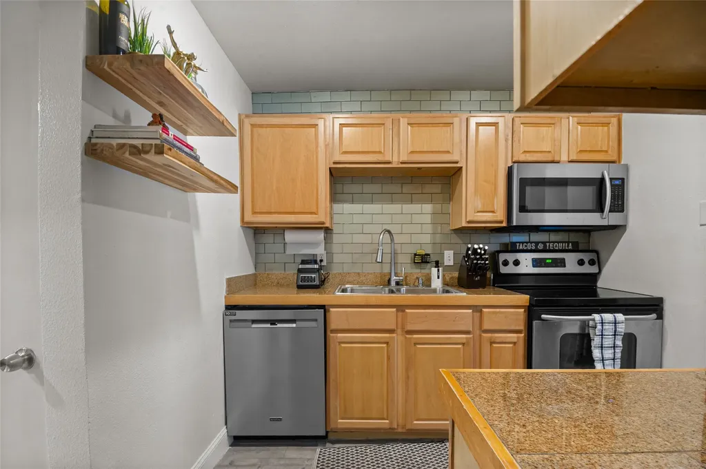 3116 Mahanna Street Dallas TX 75235