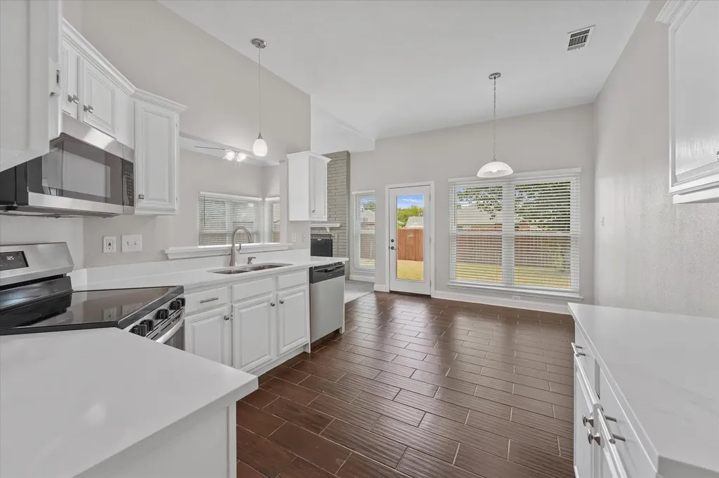 670 Honeysuckle Lane Cedar Hill TX 75104