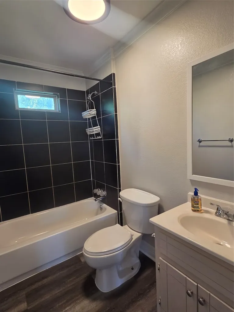 2740 Burlington Dallas TX 75211