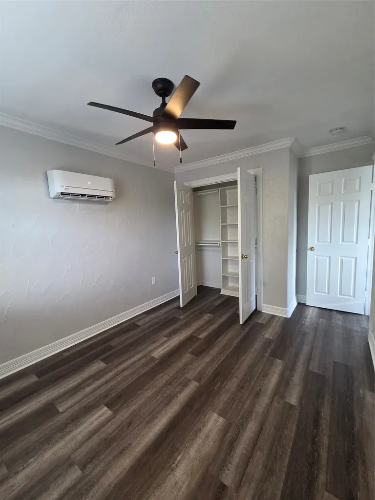 2740 Burlington Dallas TX 75211