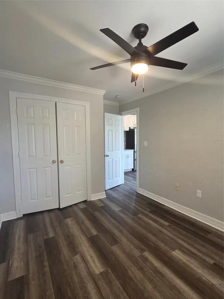 2740 Burlington Dallas TX 75211