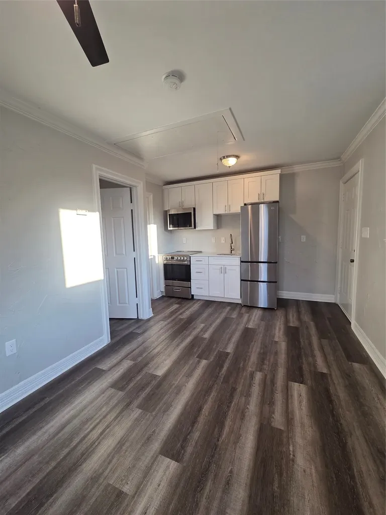 2740 Burlington Dallas TX 75211