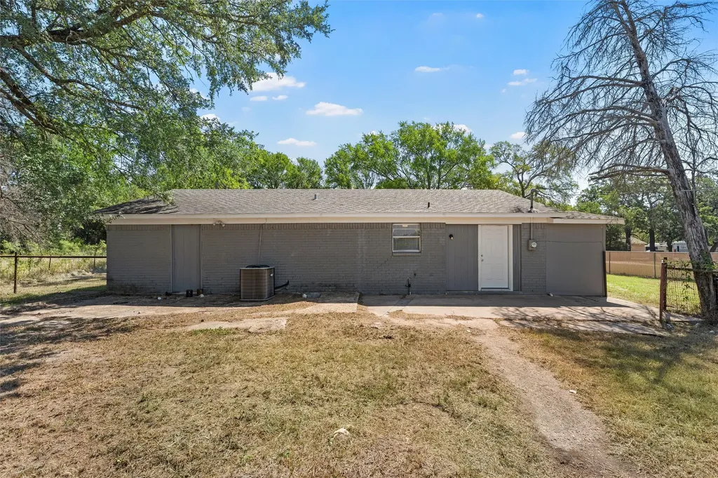 1374 Saffles Road Robinson TX 76706