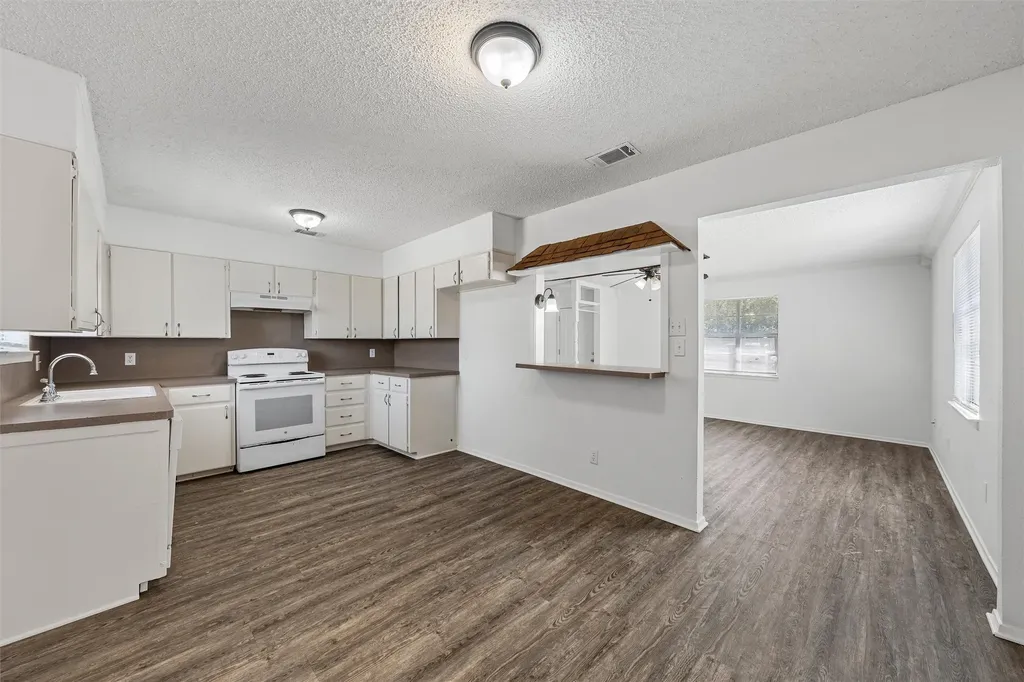 1374 Saffles Road Robinson TX 76706