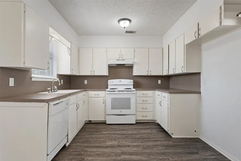 1374 Saffles Road Robinson TX 76706