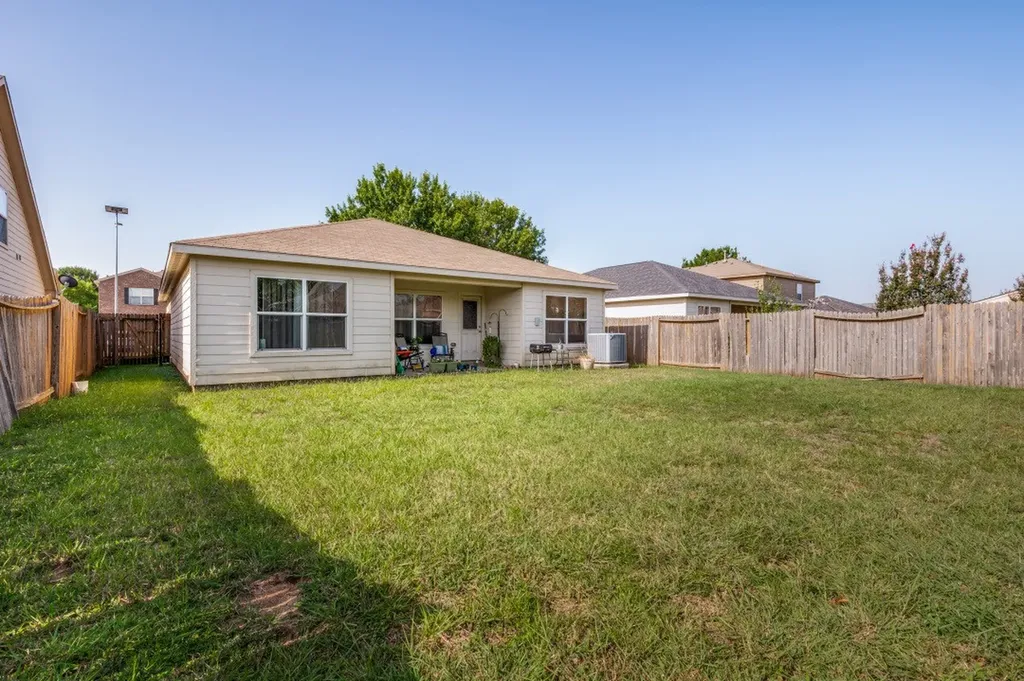 624 Noble Grove Fort Worth TX 76140