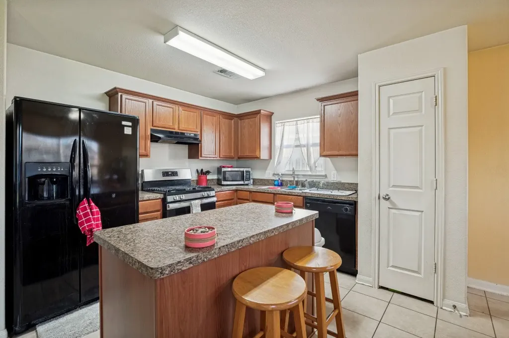 624 Noble Grove Fort Worth TX 76140