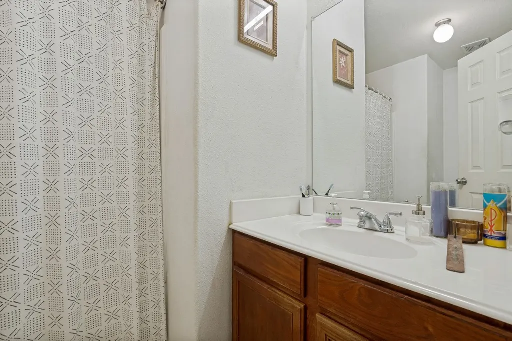 624 Noble Grove Fort Worth TX 76140