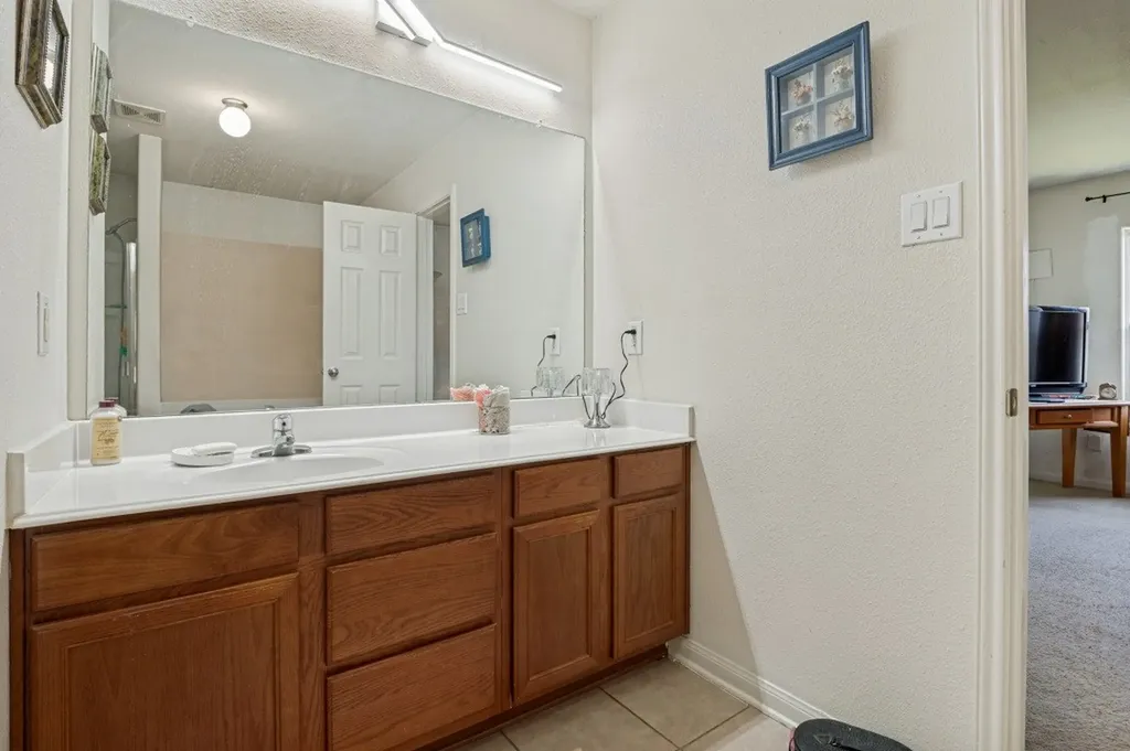 624 Noble Grove Fort Worth TX 76140