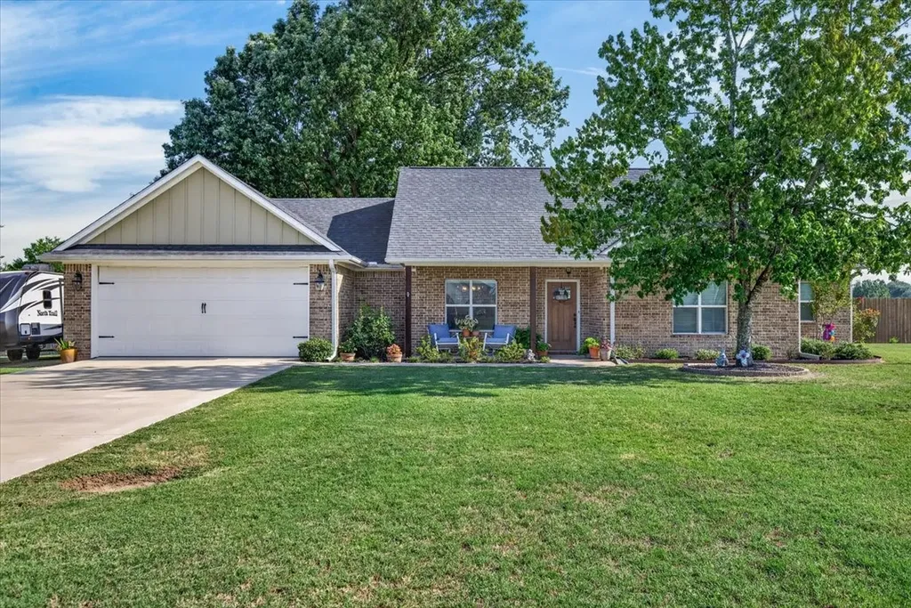 424 E Pennsylvania Avenue Van TX 75790