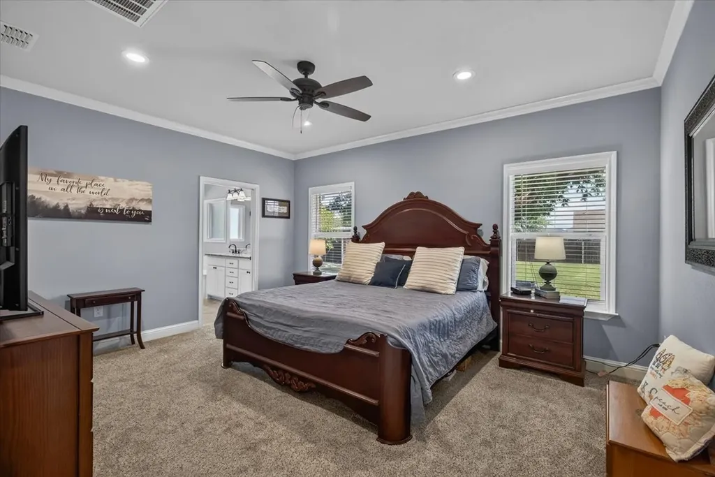 424 E Pennsylvania Avenue Van TX 75790