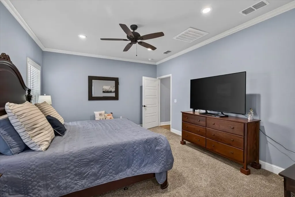 424 E Pennsylvania Avenue Van TX 75790