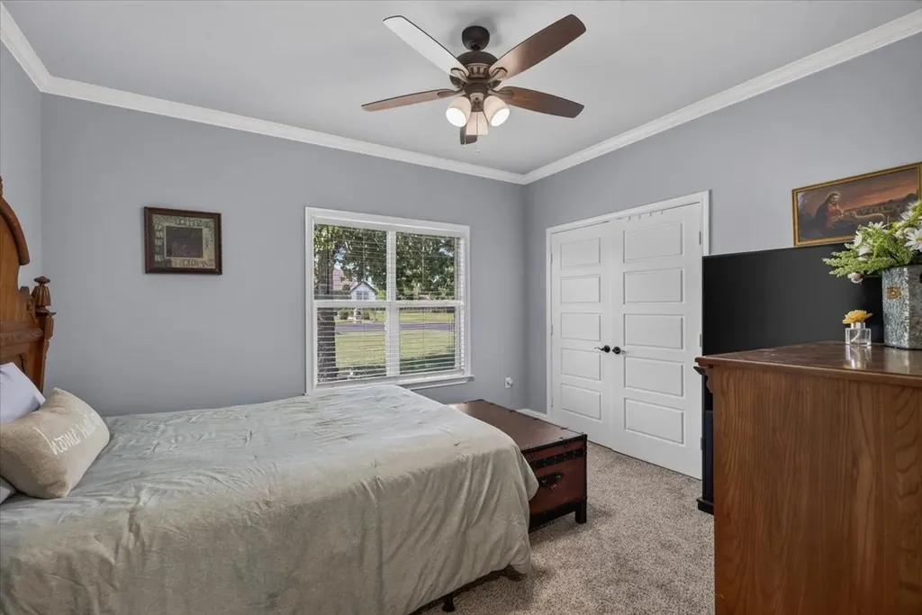 424 E Pennsylvania Avenue Van TX 75790