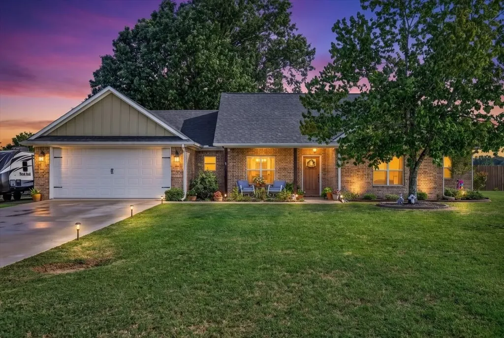 424 E Pennsylvania Avenue Van TX 75790