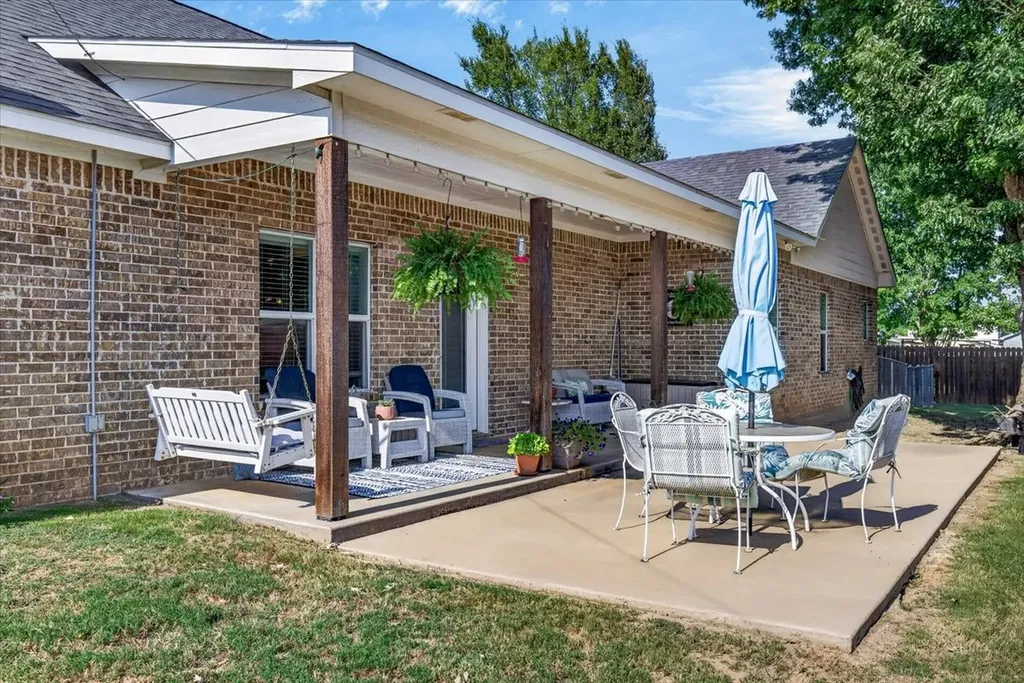 424 E Pennsylvania Avenue Van TX 75790