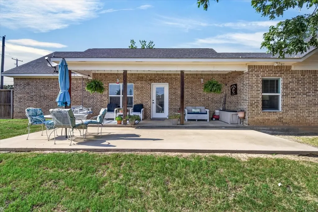 424 E Pennsylvania Avenue Van TX 75790