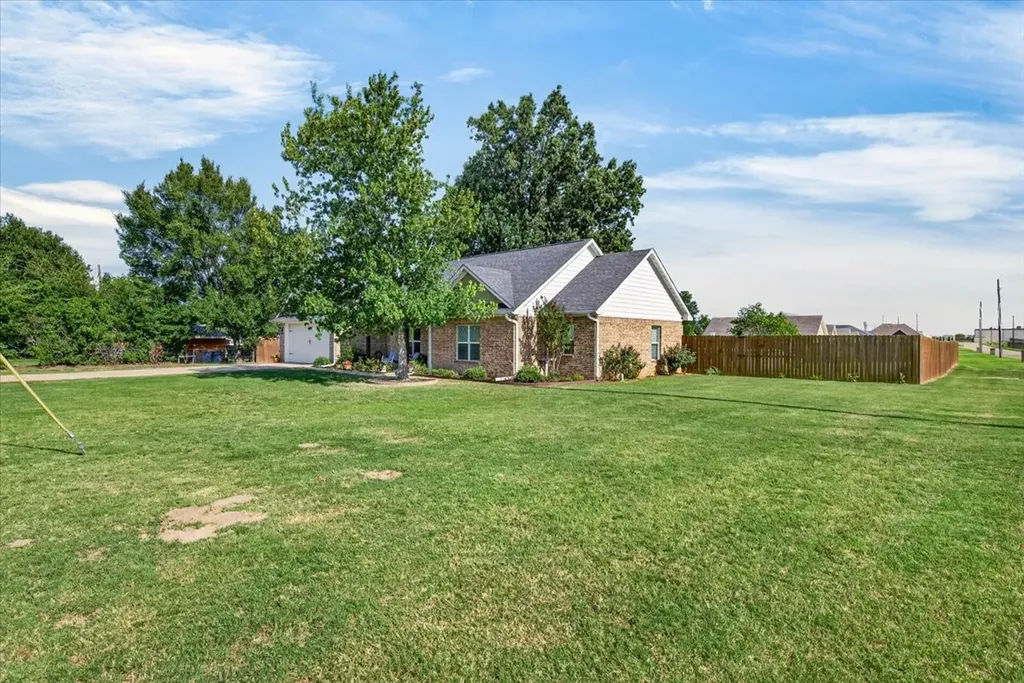 424 E Pennsylvania Avenue Van TX 75790