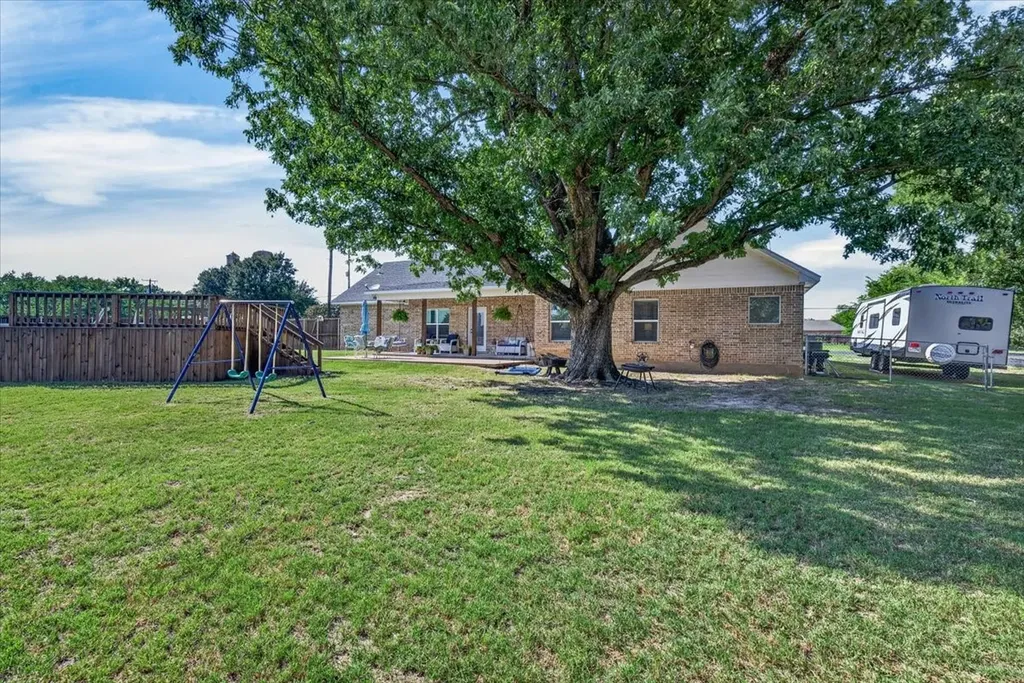 424 E Pennsylvania Avenue Van TX 75790
