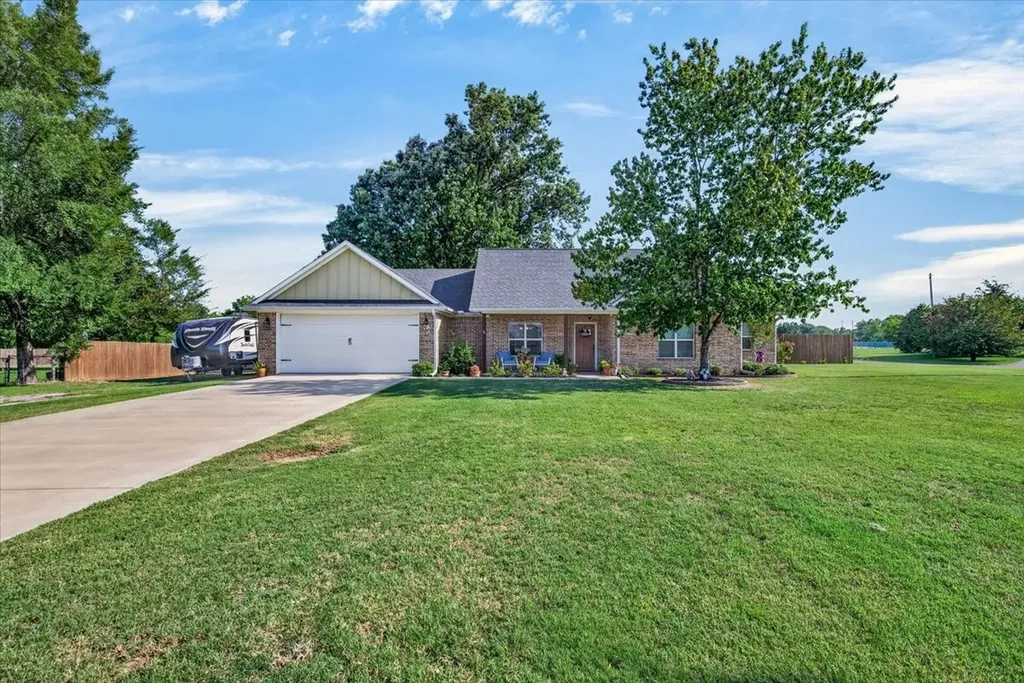 424 E Pennsylvania Avenue Van TX 75790