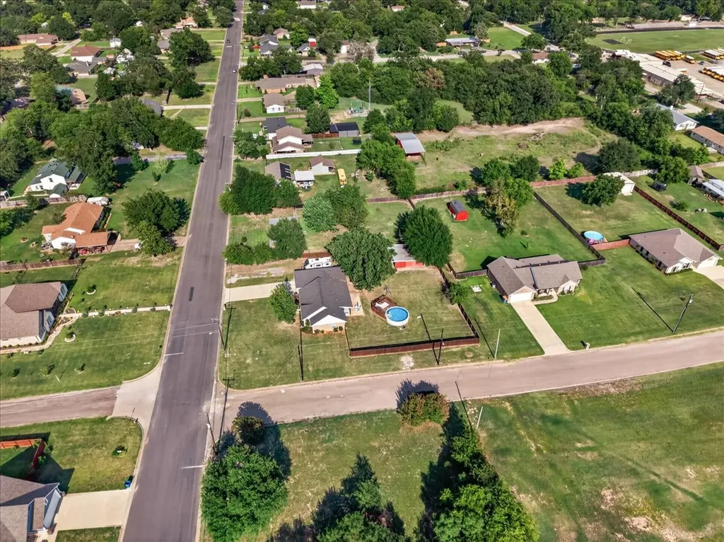 424 E Pennsylvania Avenue Van TX 75790