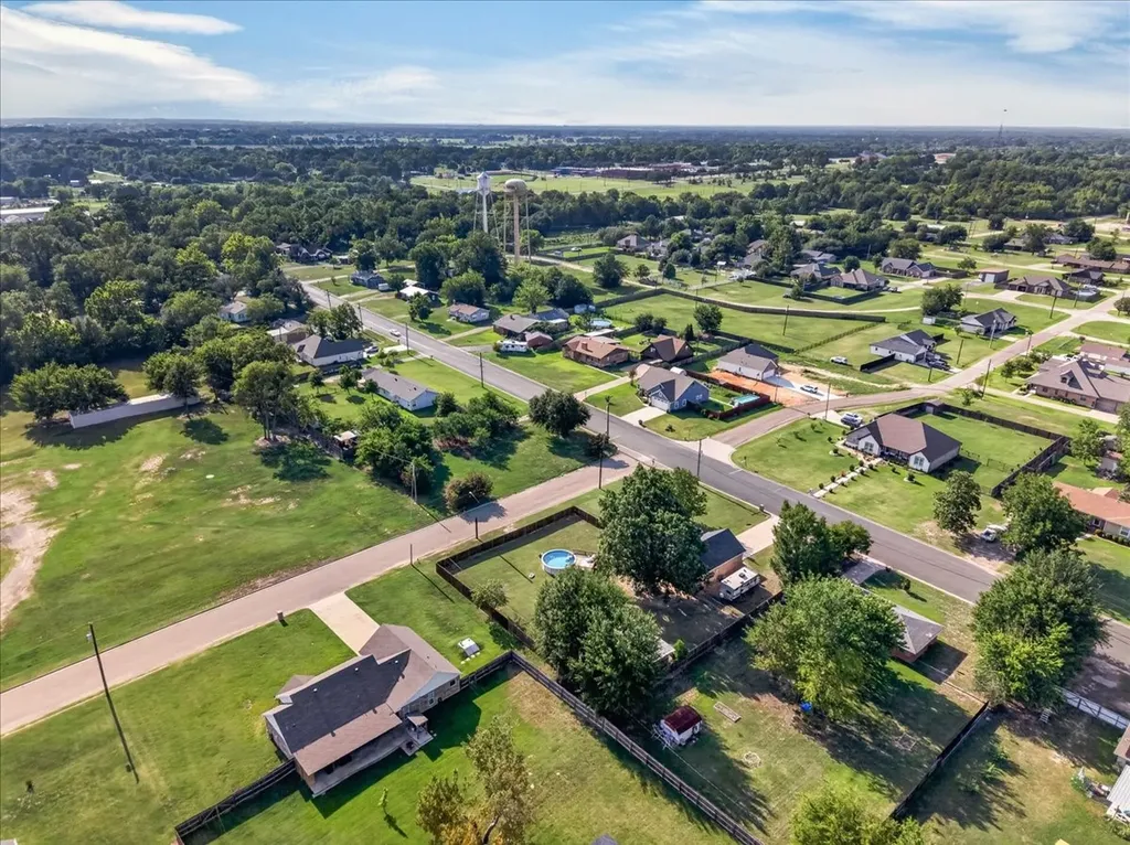 424 E Pennsylvania Avenue Van TX 75790