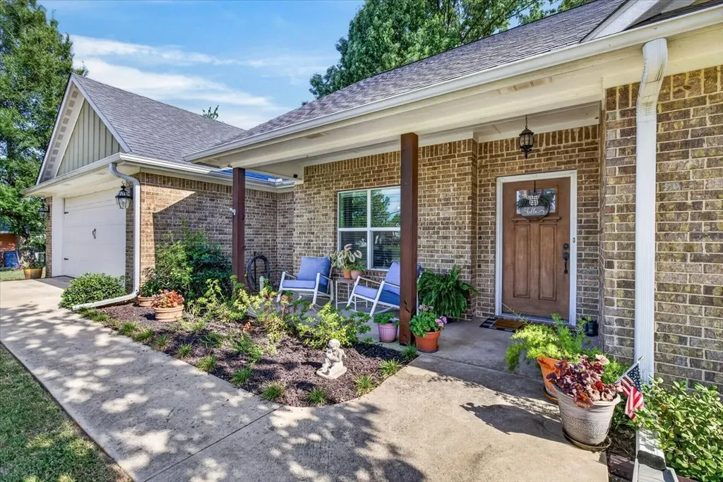 424 E Pennsylvania Avenue Van TX 75790