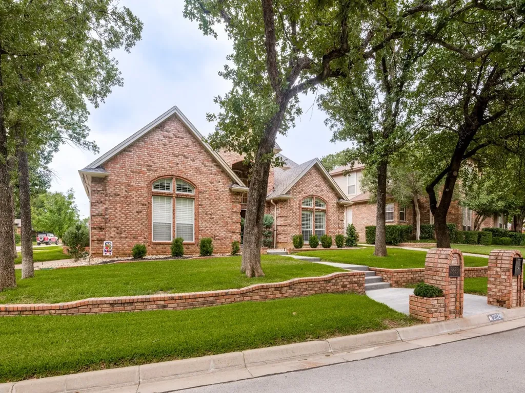 2326 Ox Bow Court Arlington TX 76006
