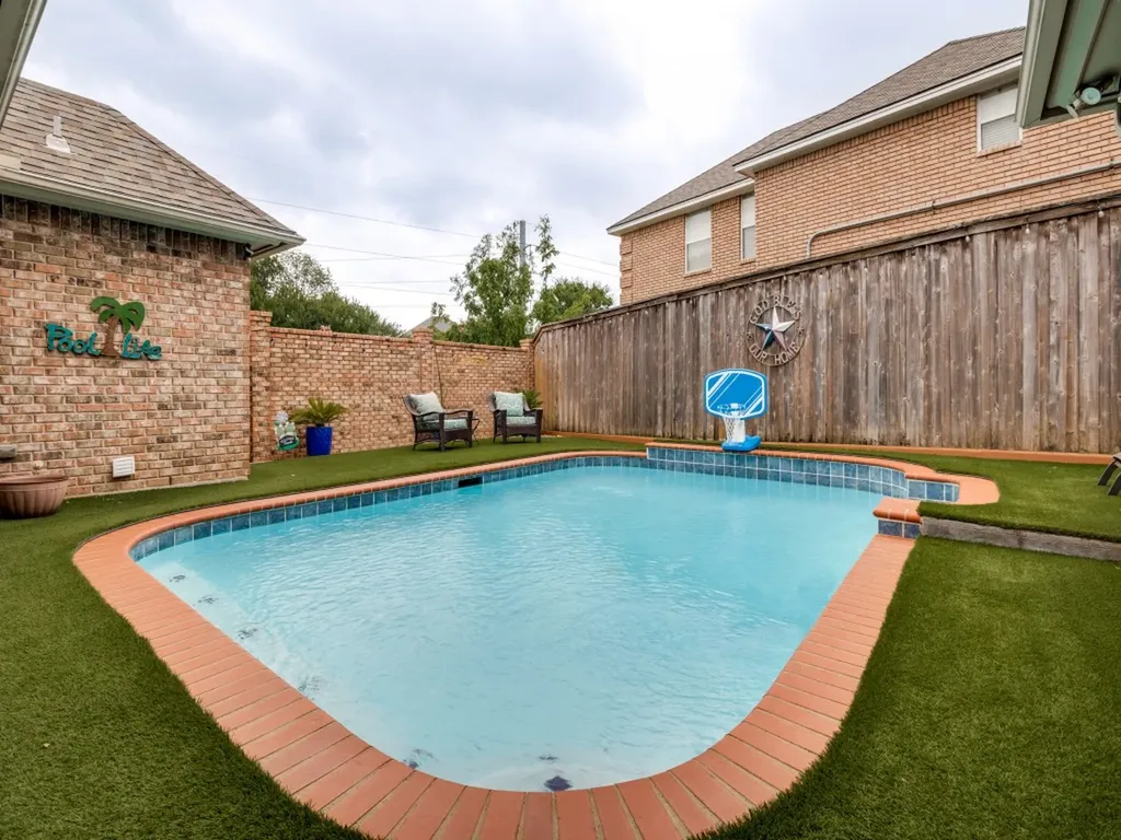 2326 Ox Bow Court Arlington TX 76006