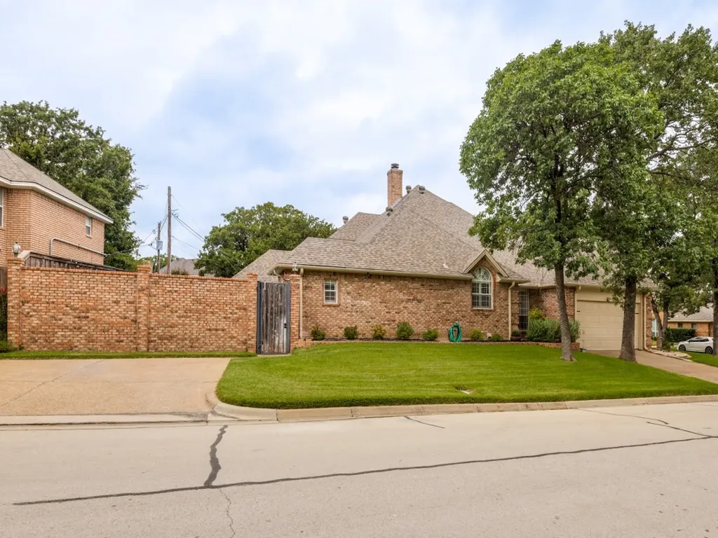 2326 Ox Bow Court Arlington TX 76006