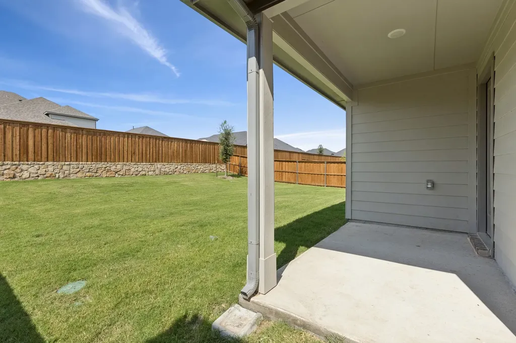 2114 Rowan Drive Gunter TX 75058