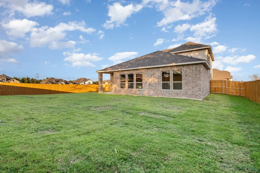 1019 Ella Desoto TX 75115