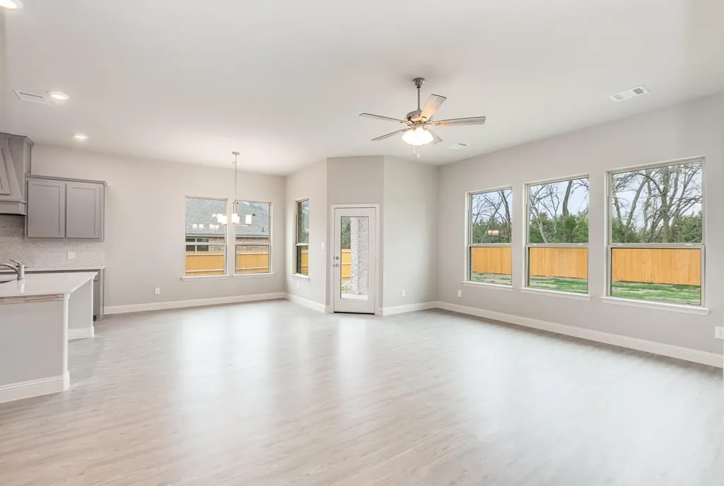 1019 Ella Desoto TX 75115