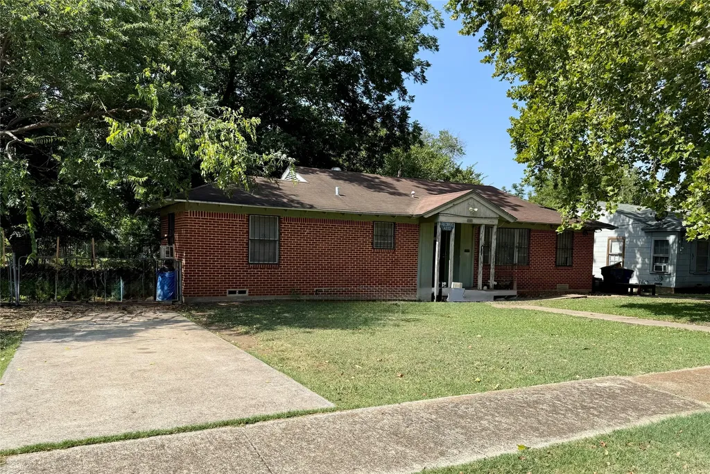 4310 Dawes Drive Dallas TX 75211