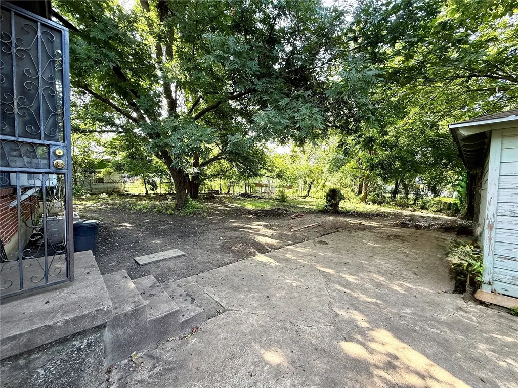 4310 Dawes Drive Dallas TX 75211