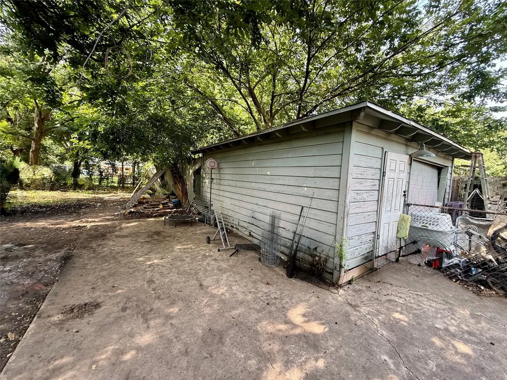 4310 Dawes Drive Dallas TX 75211