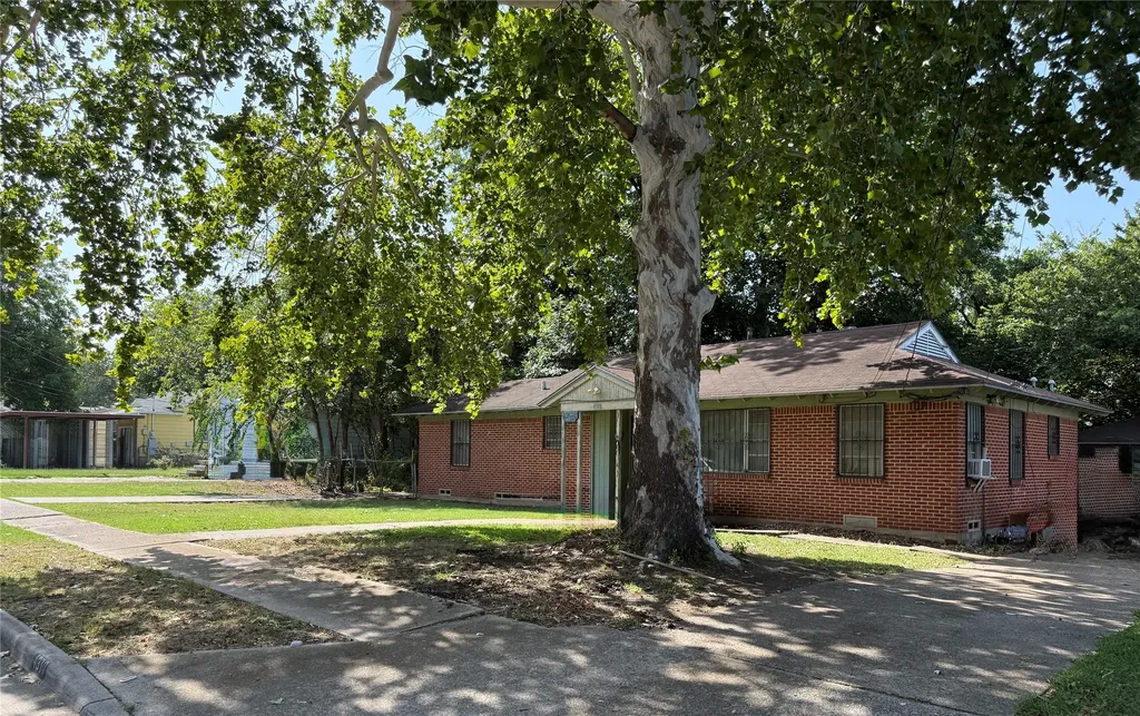 4310 Dawes Drive Dallas TX 75211