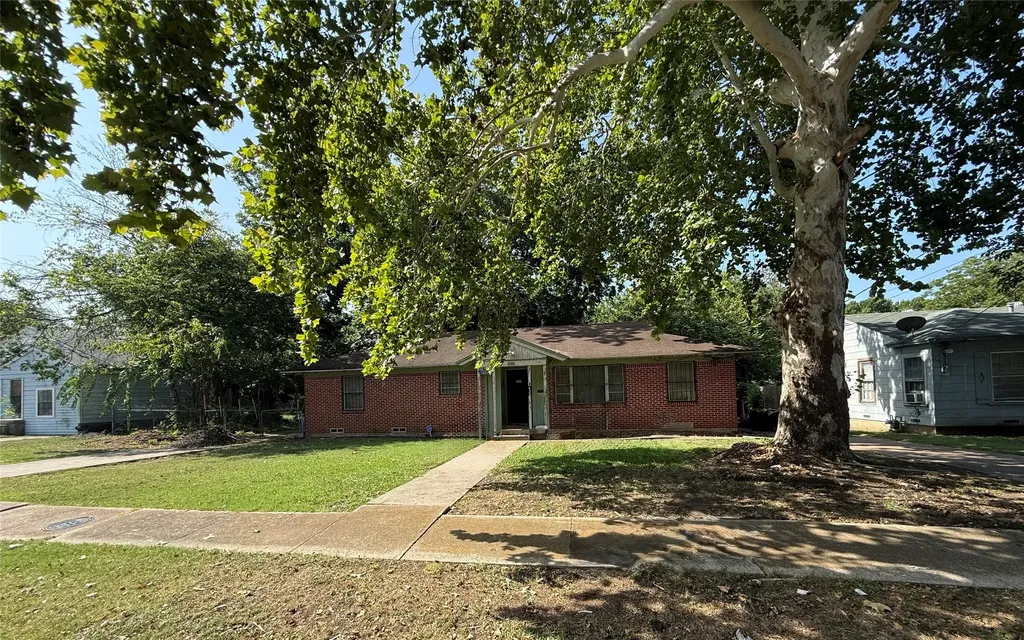 4310 Dawes Drive Dallas TX 75211