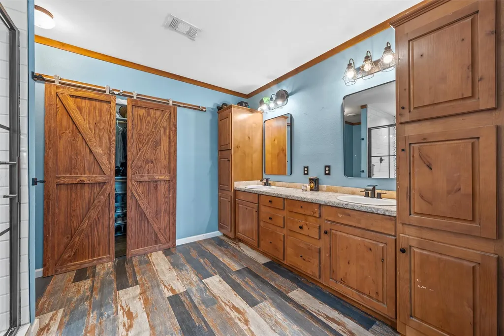 284 Bubert Lane Mcgregor TX 76657