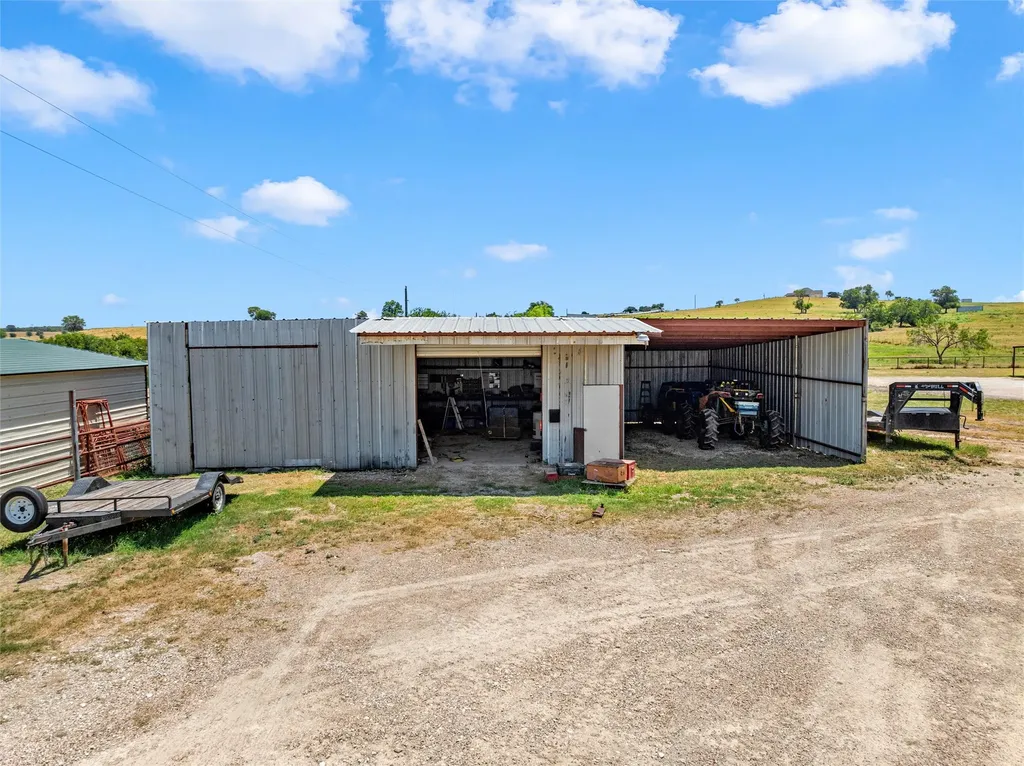 284 Bubert Lane Mcgregor TX 76657