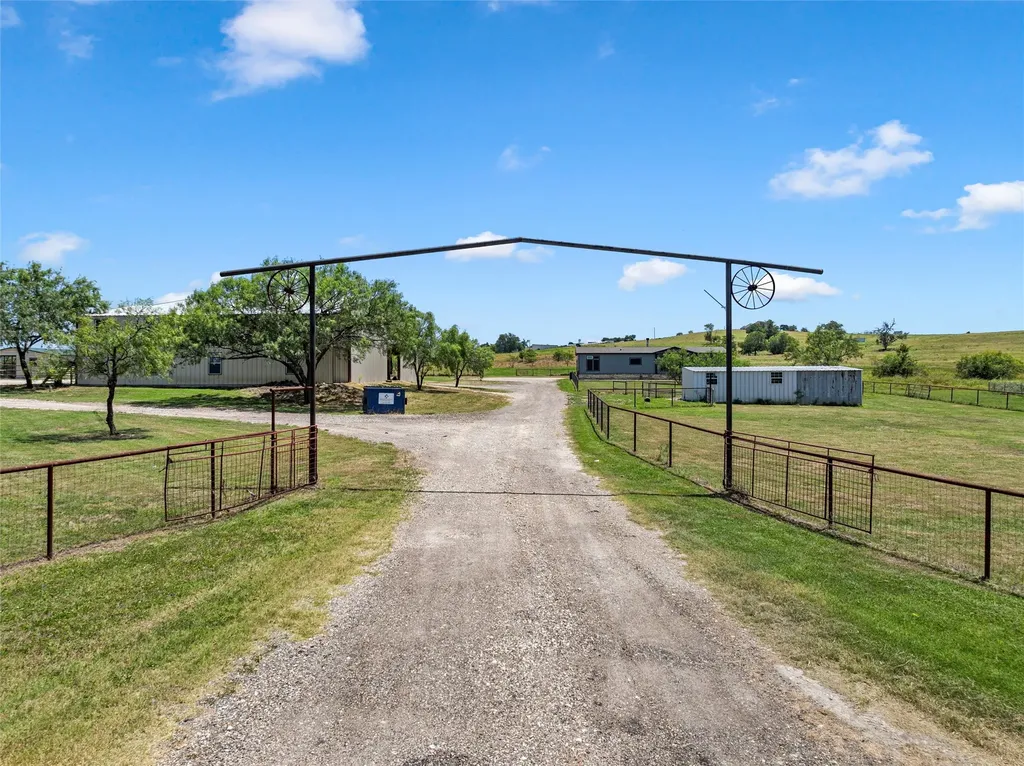 284 Bubert Lane Mcgregor TX 76657