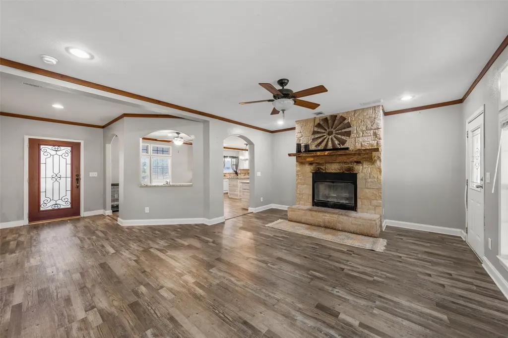 284 Bubert Lane Mcgregor TX 76657