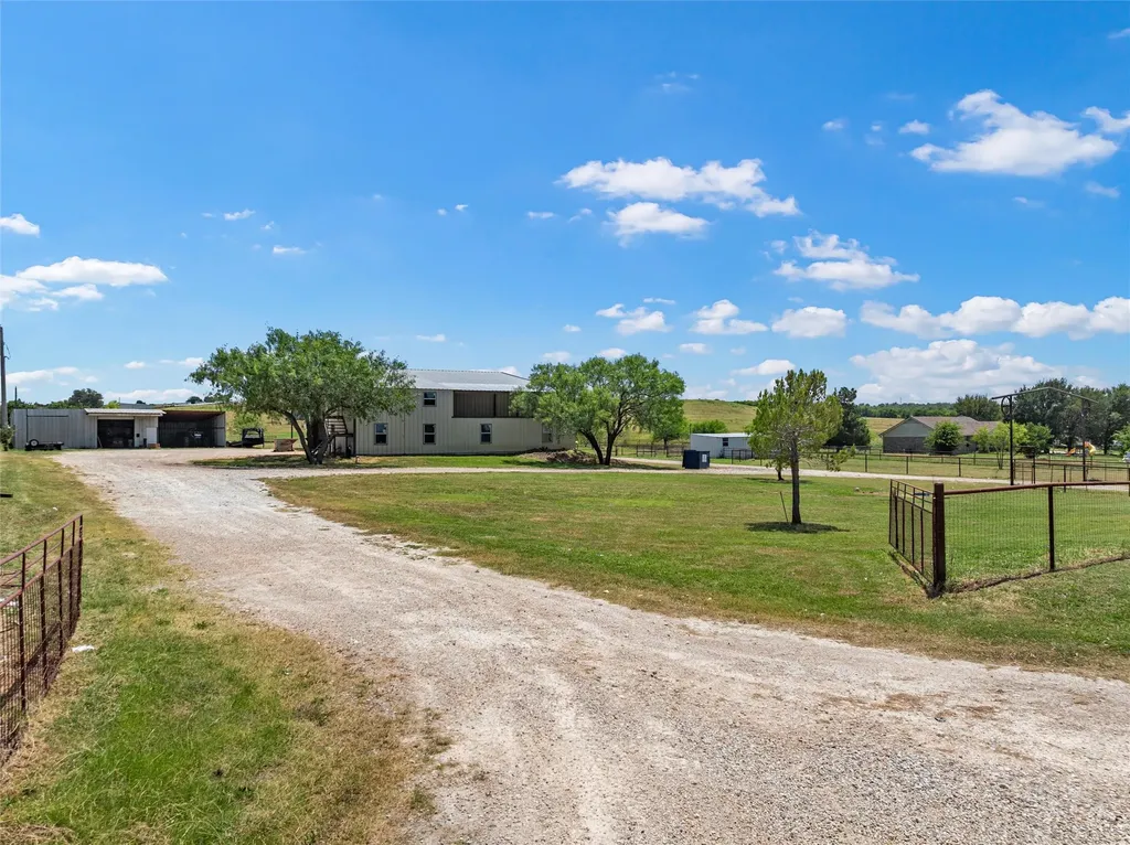 284 Bubert Lane Mcgregor TX 76657