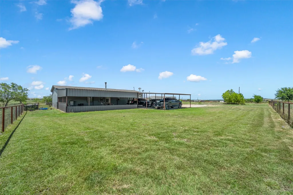 284 Bubert Lane Mcgregor TX 76657