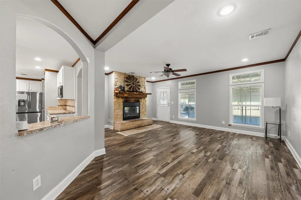 284 Bubert Lane Mcgregor TX 76657