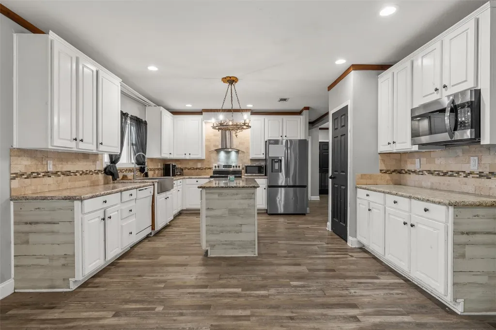 284 Bubert Lane Mcgregor TX 76657