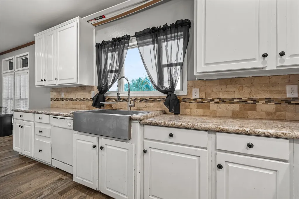 284 Bubert Lane Mcgregor TX 76657