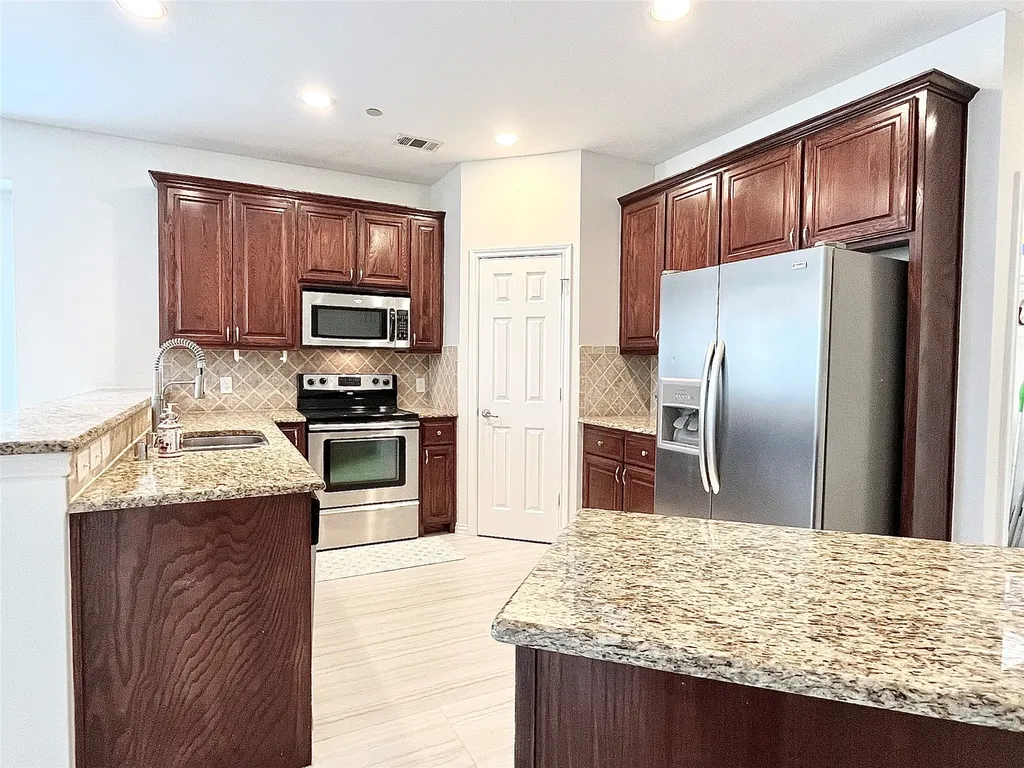 2204 Paige Court Carrollton TX 75006